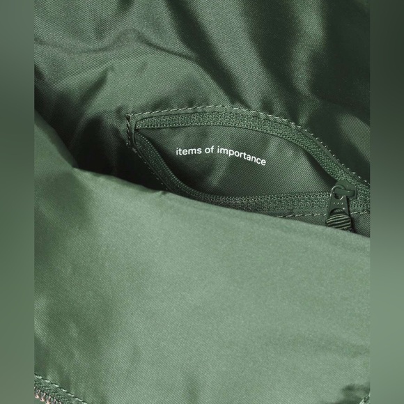 NWT Athleisure Vacation Minimalist Lululemon All Night Festival Bag 5L - Picture 6 of 17